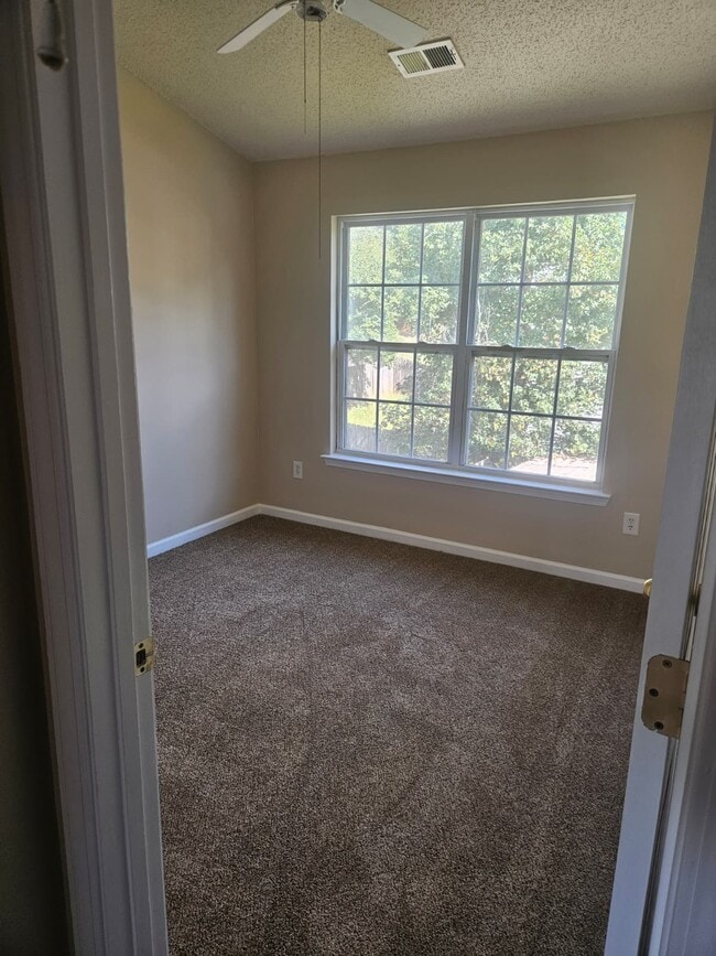 Building Photo - 500 Jaclyn Cir