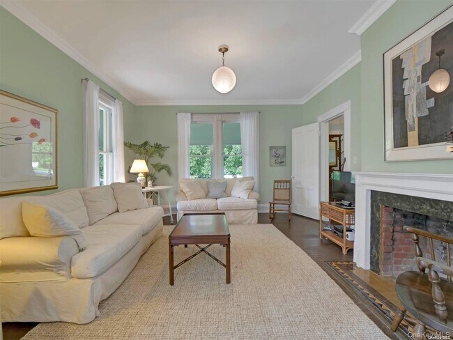 Building Photo - 51 Quogue St