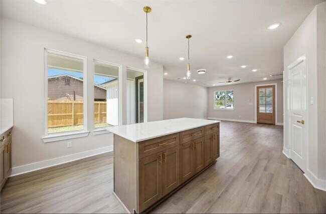 Building Photo - 222 Canino Rd