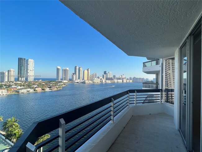 Foto del edificio - 3600 Mystic Pointe Dr