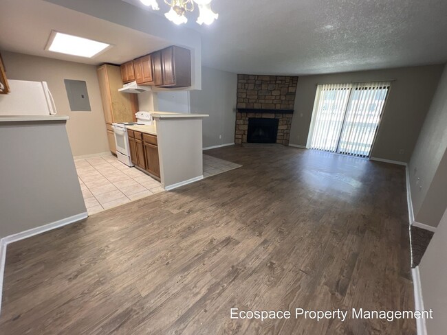 Foto del edificio - 3 Bedroom 2 Bathroom in Robinwood Condomin...