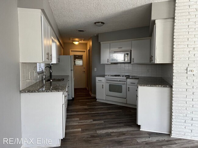 Building Photo - 4 br, 2.5 bath House - 205 Melbourne Ave