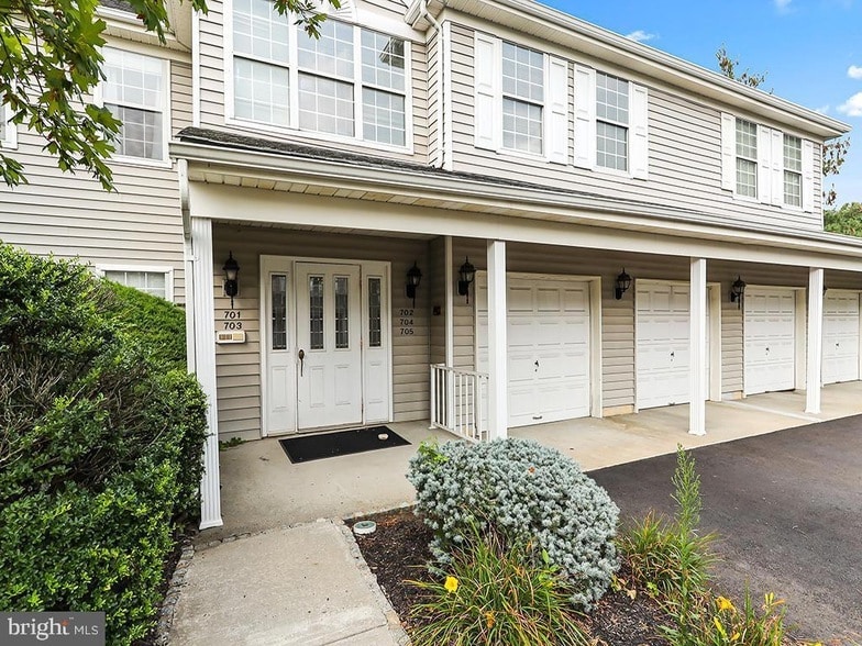 Foto principal - 705 Eagles Chase Dr