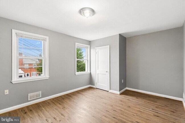 Foto del edificio - 7136 Eastbrook Ave