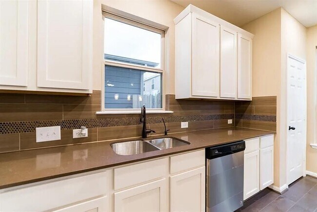 Foto del edificio - 1842 Commons Hill Ln