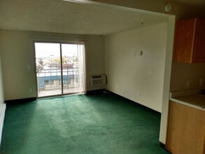 Building Photo - 345 N 5th St