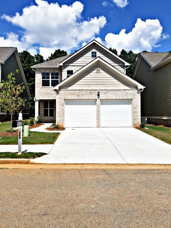 Primary Photo - 116 Daisy Cir