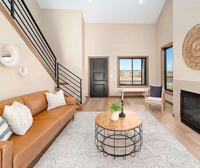 Building Photo - Stunning 4 Bedroom Near Jefferson High Sch...
