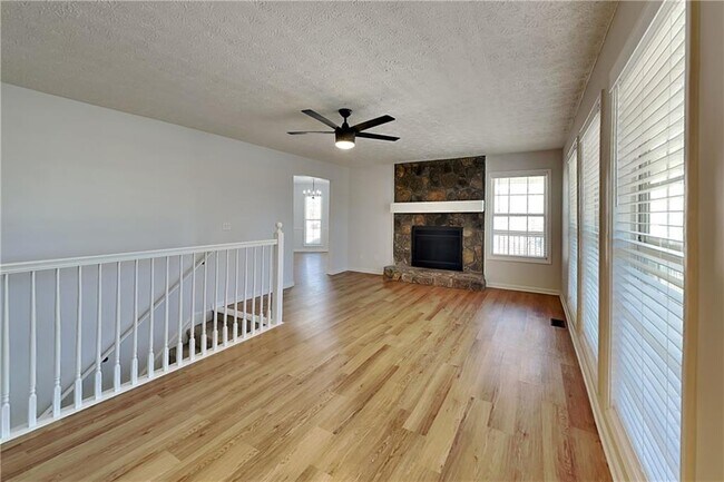 Building Photo - 778 Summer Dr NW