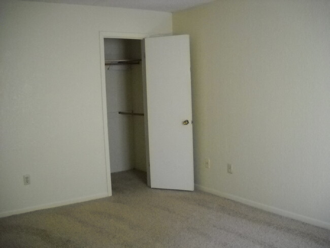 Building Photo - 909 Bruce Way