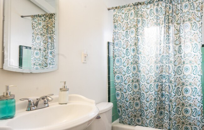 Bathroom - 2704 W Century Blvd
