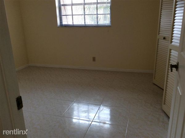 Building Photo - 4201 Oak Terrace Dr