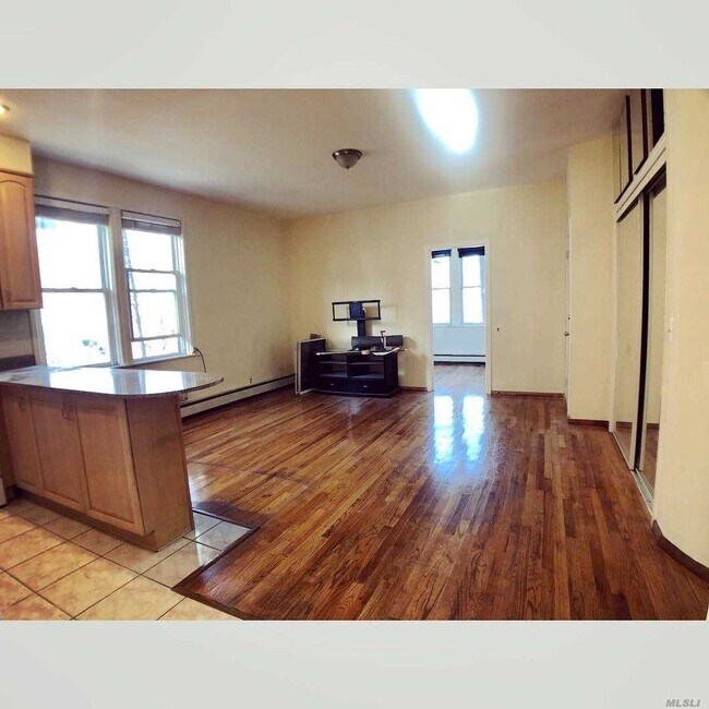 Foto del edificio - 108-42-108-48 48th Ave