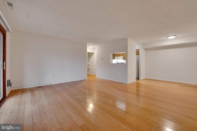 Building Photo - 115 Ravens Crest Dr