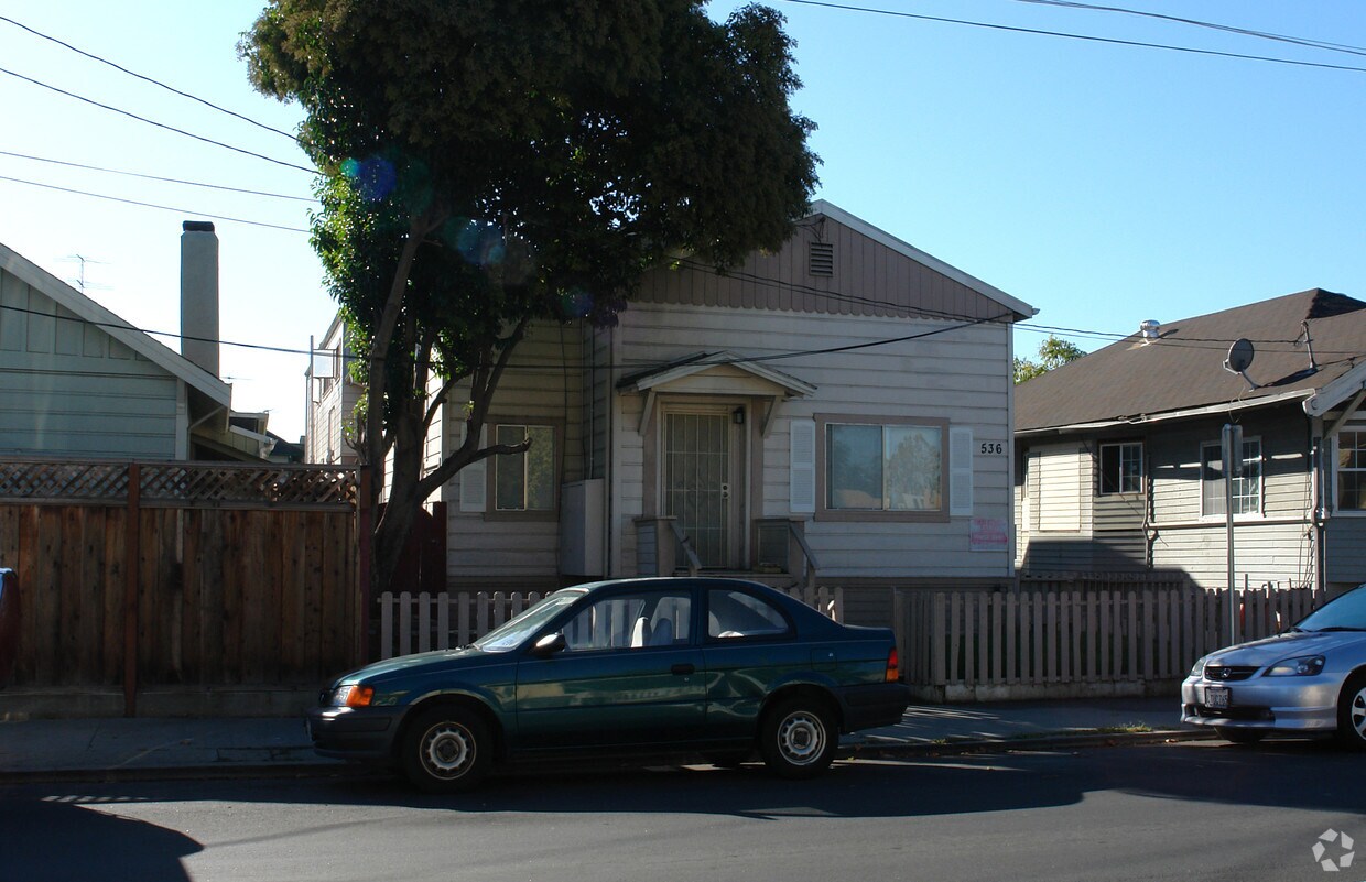 Building Photo - 536 E St. James St