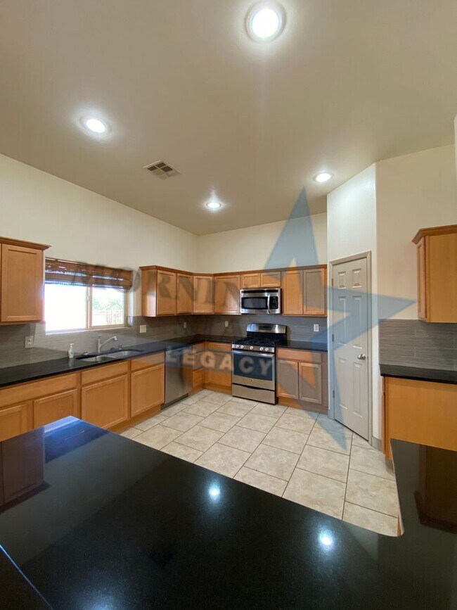 Building Photo - 3 bedroom home in Poco Lomas!