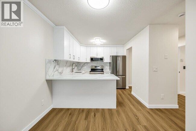 Building Photo - 213 450 BROMELY STREET