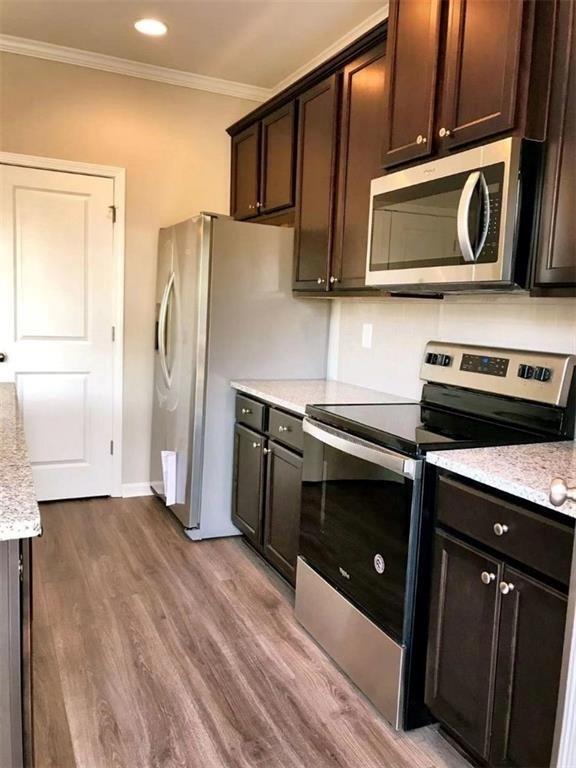 Building Photo - 221 Winterset Cir