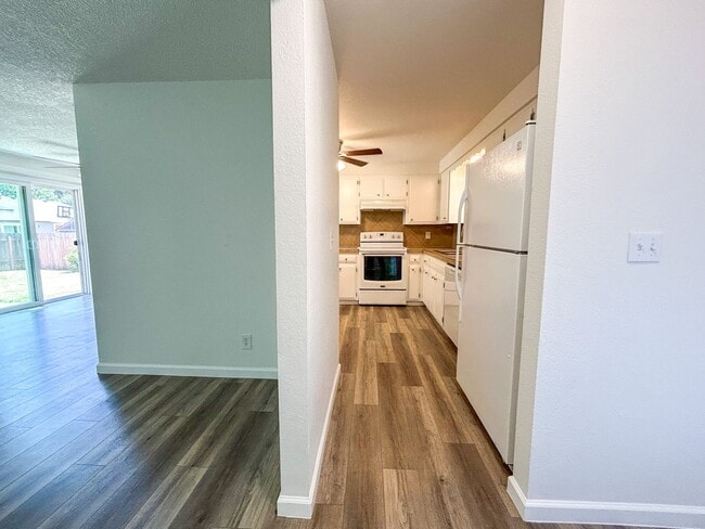 Foto del edificio - 1488 Warbler Dr SE