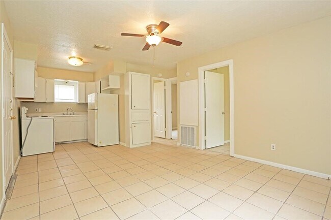 Foto del edificio - 2460 W Shane St