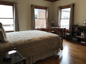 Building Photo - 215 W Norma St