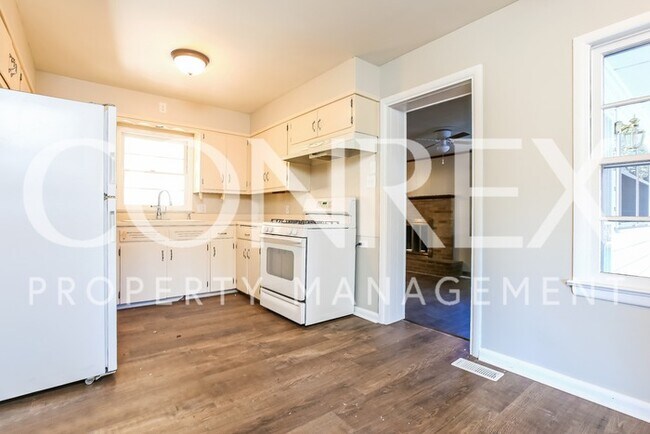 Building Photo - Great 3 Bedroom in Heart of Park Hill