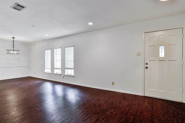 Building Photo - 701 Hillside Dr