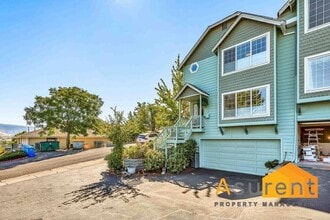 Building Photo - 573 Scenic Dr