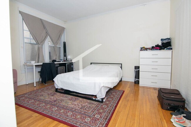 Building Photo - Perfect for BU Students - 5Bed/2 Bath in B...