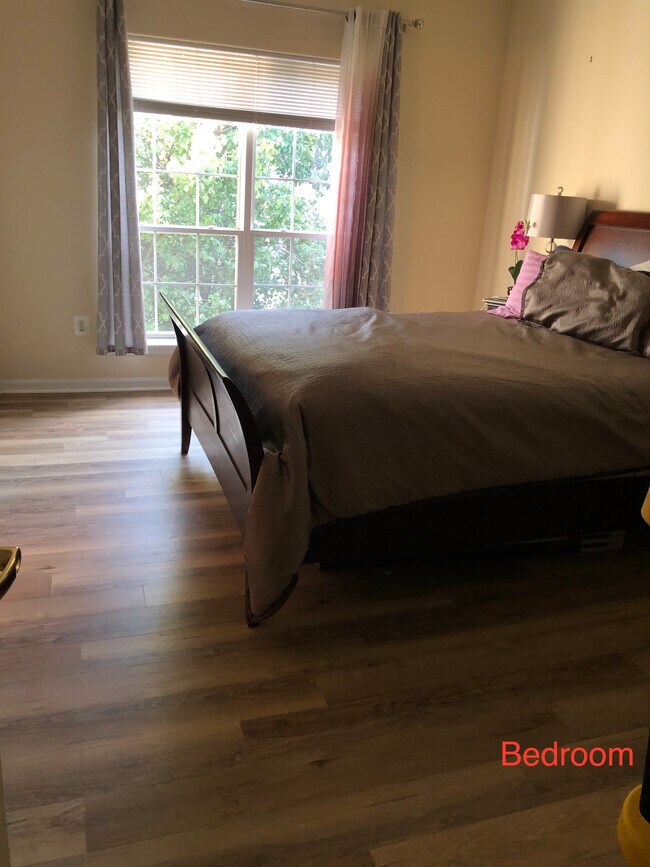 Foto del edificio - 4561 Strutfield Ln