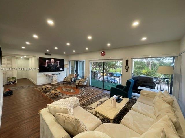 Foto del edificio - 6010 S Falls Cir Dr