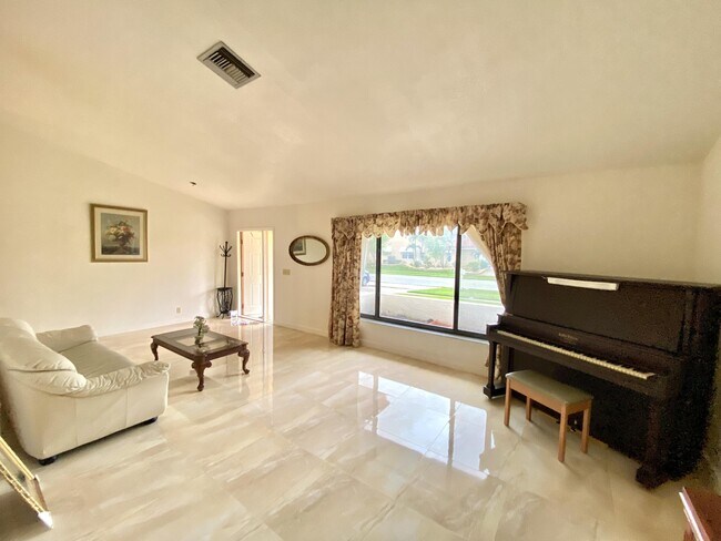 Foto del edificio - 9411 Laurel Green Dr