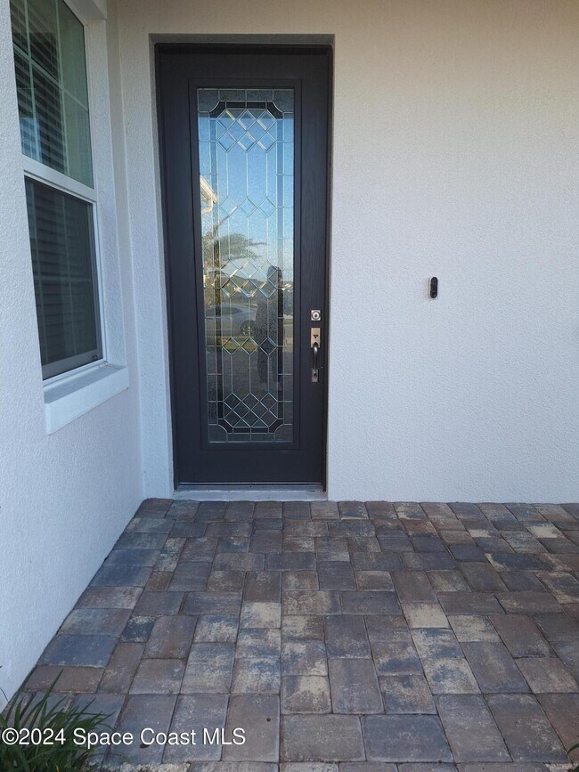 Building Photo - 2739 Avalonia Dr