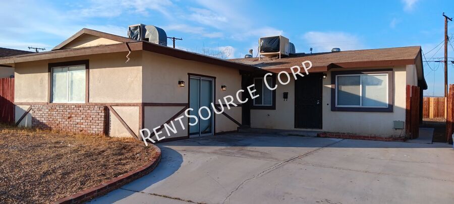 Foto principal - 3 Bedroom Home for Rent in Barstow