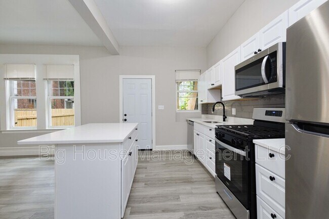 Building Photo - 713 Druid Park Lake Dr
