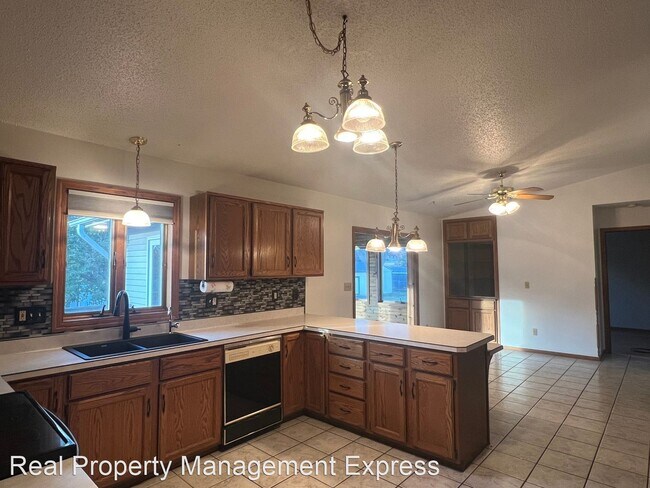 Building Photo - 4 br, 3 bath House - 4409 E 20th St.