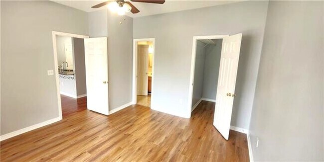 Foto del edificio - One Bedroom Rental