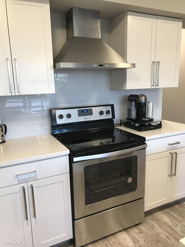 Building Photo - 4 br, 2 bath Apartment - The Lux