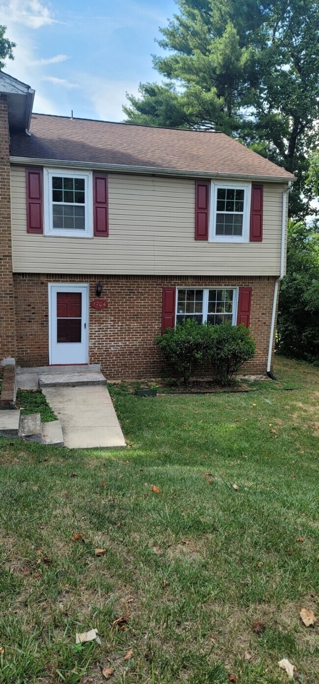 Foto del edificio - 1704 Elbert Dr