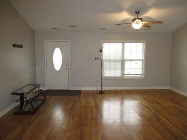 Building Photo - Pretty One Level House For Rent in Kerners...