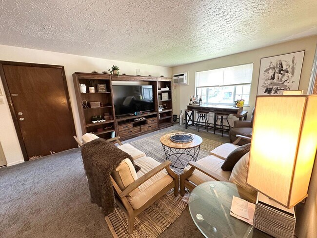 Building Photo - Rent-ready this July: 2 Bedroom and 1 Bath...