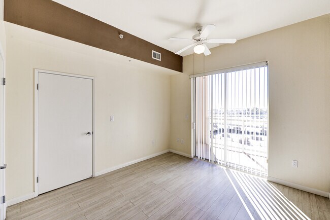 Building Photo - 488 E Ocean Blvd