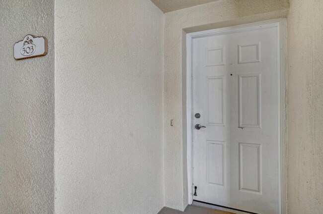 Building Photo - 500 Sail Ln