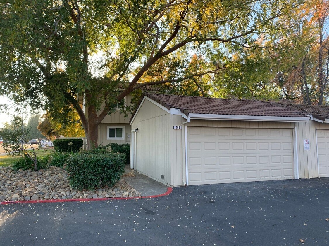 Foto principal - Woodstock Green Townhome unit with a commu...