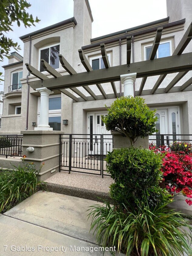 Foto principal - 2 br, 2.5 bath House - 19411 Surfset Drive