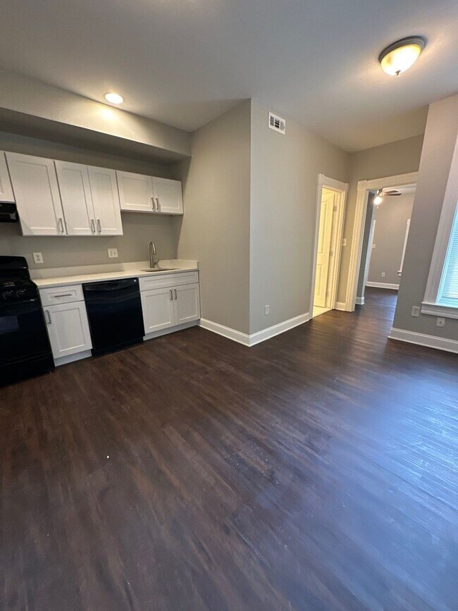 Building Photo - 2125 McCulloh St