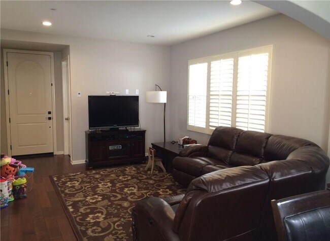 Building Photo - Detached 3 bedroom + Loft home in Irvine!