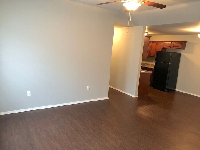 Foto del edificio - 3 bed 2 bath duplex in Alma.