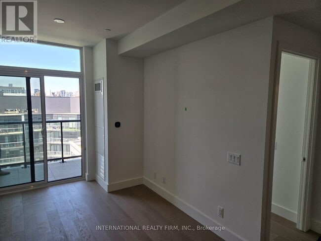 Building Photo - 6 Greenbriar Rd