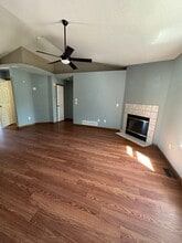 Building Photo - 605 Meadow Dr